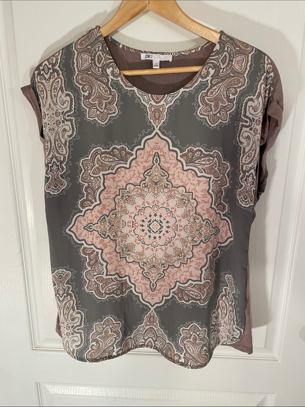 DR2 Gray and Blush Paisley Medallion Cap Sleeve Top